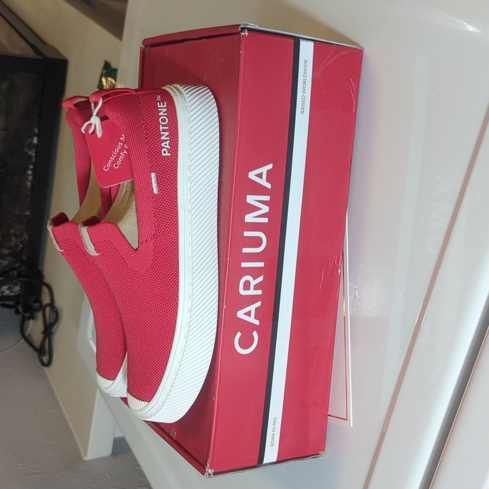 Cariuma (Pantone Slip-On Red) 6W